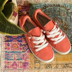 maurices slip-on tennis shoes